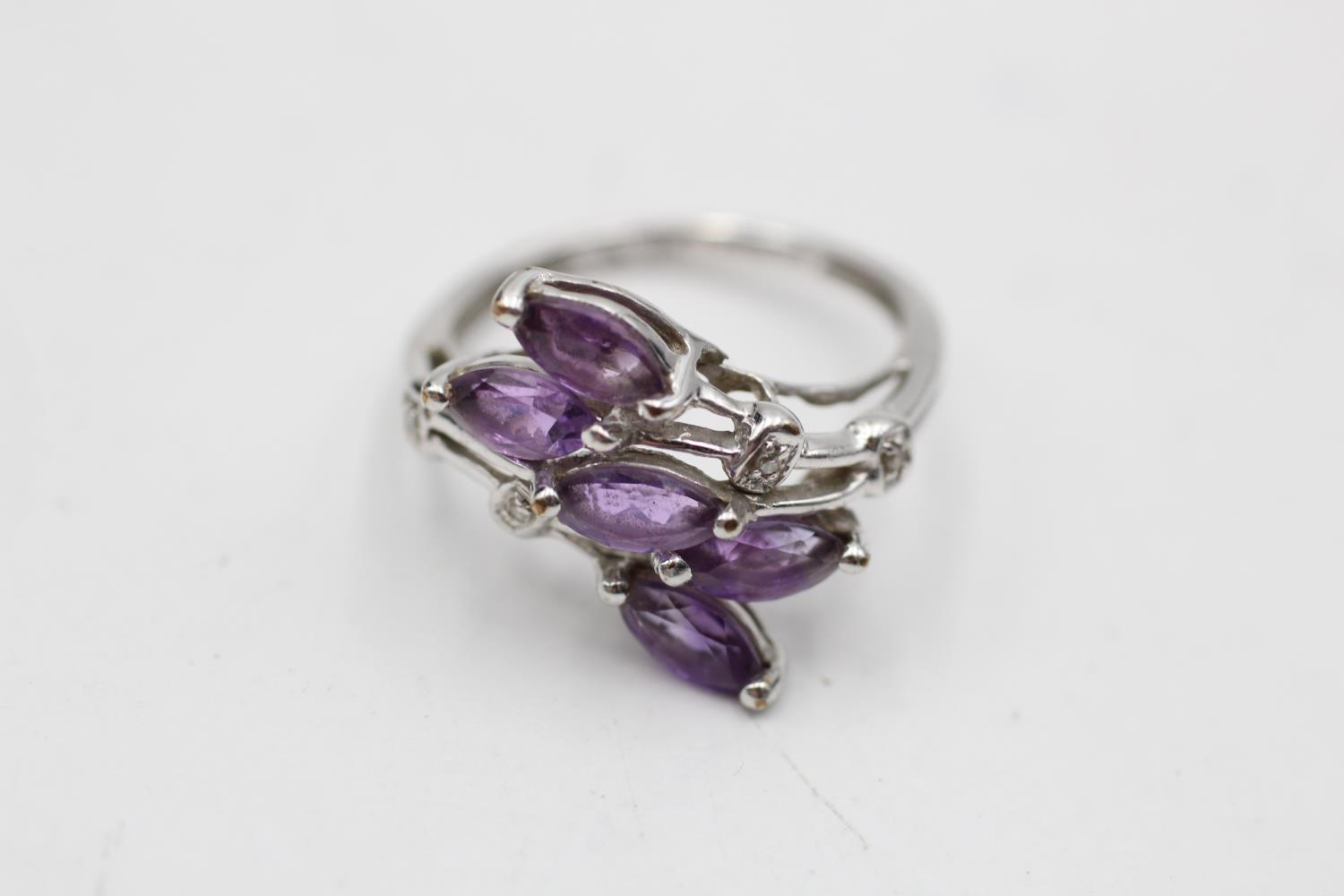 9ct white gold amethyst & diamond overlapping floral setting dress ring (2.3g) Size K