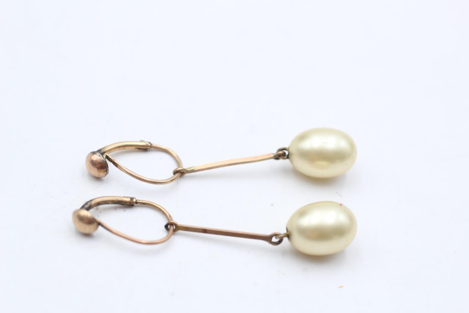 9ct gold antique faux pearl drop earrings (2.4g)