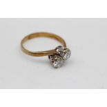 9ct gold vintage two stone twist clear gemstone ring (2.3g) Size M
