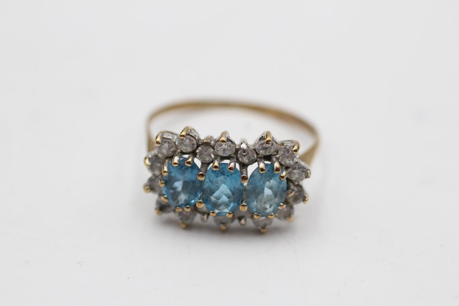 9ct gold vintage topaz & clear gemstone three stone halo dress ring (2.1g) Size O