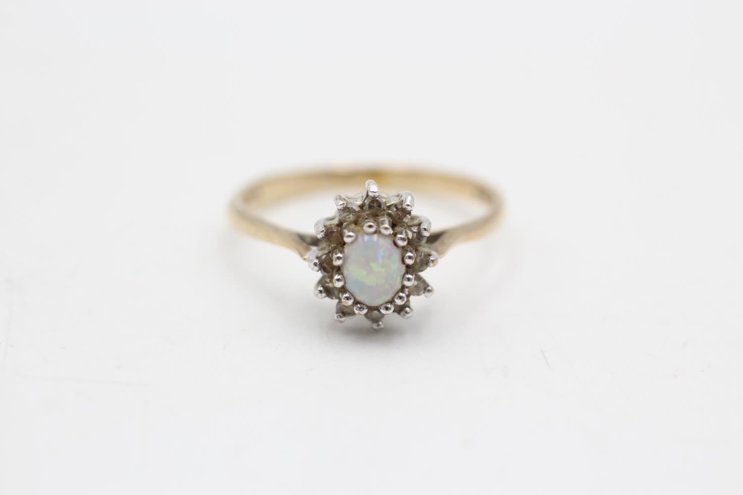 9ct gold vintage diamond & opal halo ring (1.6g) Size N