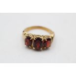 10ct gold vintage garnet trilogy dress ring (3.4g) Size N