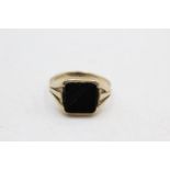 9ct gold vintage onyx signet ring, as seen (2.9g) size T