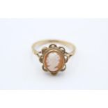 9ct gold shell cameo ring (2.5g) Size O