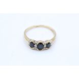 9ct gold vintage diamond and sapphire three stone ring (2.7g) size S