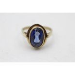 9ct gold oval synthetic sapphire ring (4.2g) Size P