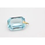 9ct gold bailed blue paste pendant (7.7g)