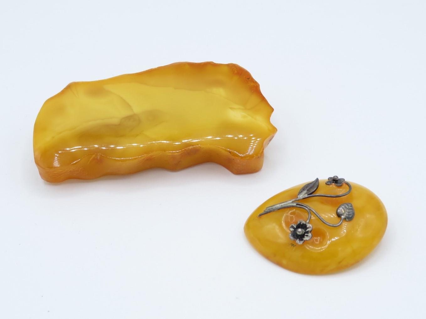 Pair of amber brooches butterscotch colour 34g