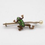 Antique gold, green garnet and ruby frog brooch weight Is 2.7g