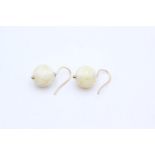 9ct gold carved mother of pearl orb earrings (5.1g)