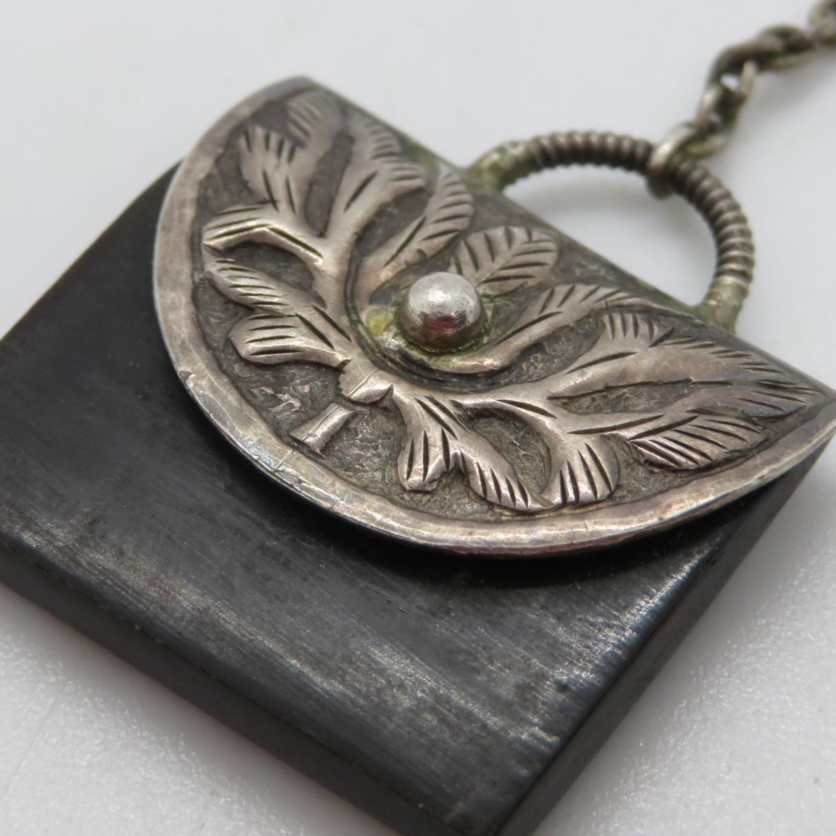 Silver and black stone handbag pendant 24mm wide 44g - Image 3 of 3