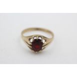 9ct gold vintage garnet claw set ring (2.3g) size R