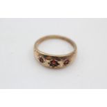 9ct gold antique garnet three stone gypsy ring (3g) size O