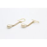 9ct gold antique faux pearl drop earrings (2.5g)