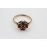 9ct gold garnet cluster ring (2g) Size N