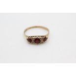 9ct gold vintage garnet & clear gemstones gypsy ring (2g) Size T