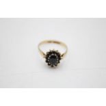 9ct gold vintage sapphire halo ring (2.1g) Size P