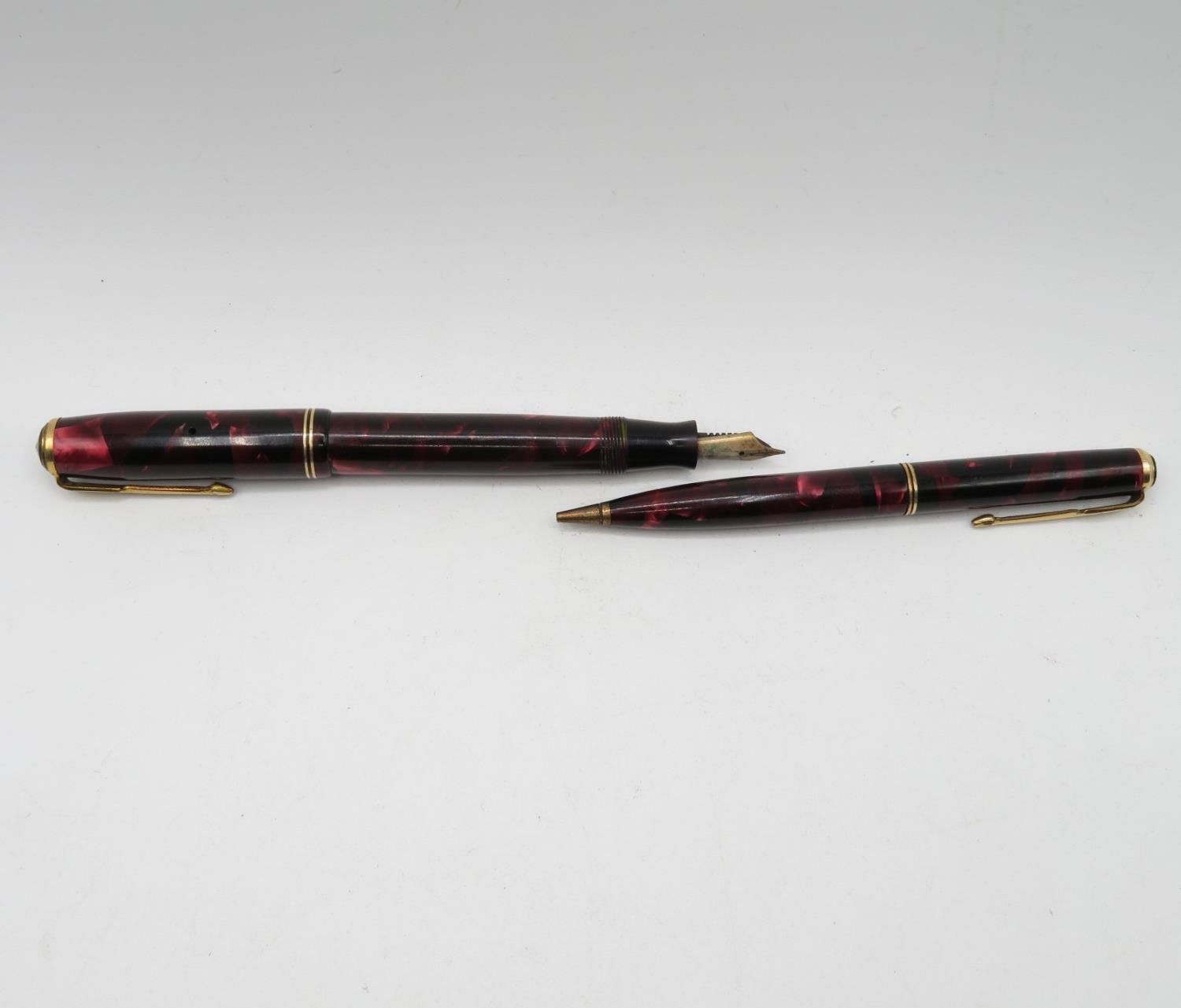 Pair of Parker Vacumatic pens made in Canada and Vacumatic Parker matching pencil in Bakolite box - Image 2 of 3