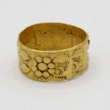 Medieval Tudor gold ring very good condition with excellent detail of roses and flowers 7.6g high