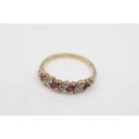 9ct gold alternating ruby & clear gemstone ring (1.6g) Size N