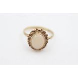 9ct gold opal ornate framed ring (2.4g) Size O