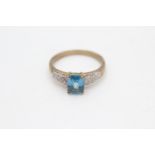 9ct gold diamond & topaz dress ring (3.9g) Size Q