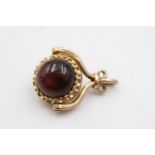 9ct gold red tigers eye & agate spinner fob (6.4g)