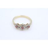 9ct gold diamond & ruby three flowers ring (2g) size O