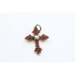 9ct gold framed garnet & pearl cross pendant (1.6g)