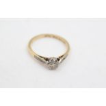 18ct gold & platinum diamond single stone with accent shoulders, as seen (2.1g) size M