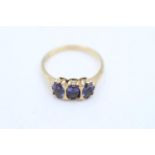 9ct gold iolite three stone ring (2.7g) size R