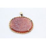 9ct gold framed carnelian Arabic inscription pendant (13.5g)