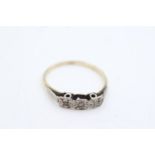 18ct gold & platinum three stone dress ring (1.5g) size O