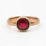 9ct gold and garnet ring size M 2.2g