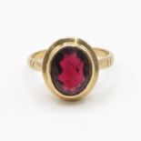 9ct gold and garnet ring size J 2.5g