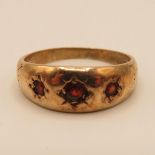 Antique 9ct gold and garnet Gypsy set ring 3g size O