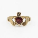 9ct gold and garnet Claddagh ring size L 1.2g