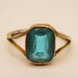 9ct gold and turquoise coloured stone ring 2.5g size U