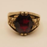 Large garnet and 9ct gold signet ring 7.4g size Q