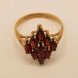 9ct gold and garnet ring size M 2.2g