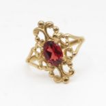 9ct gold and garnet ring size M 1.8g