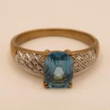 9ct gold diamond and topaz ring size Q 3g