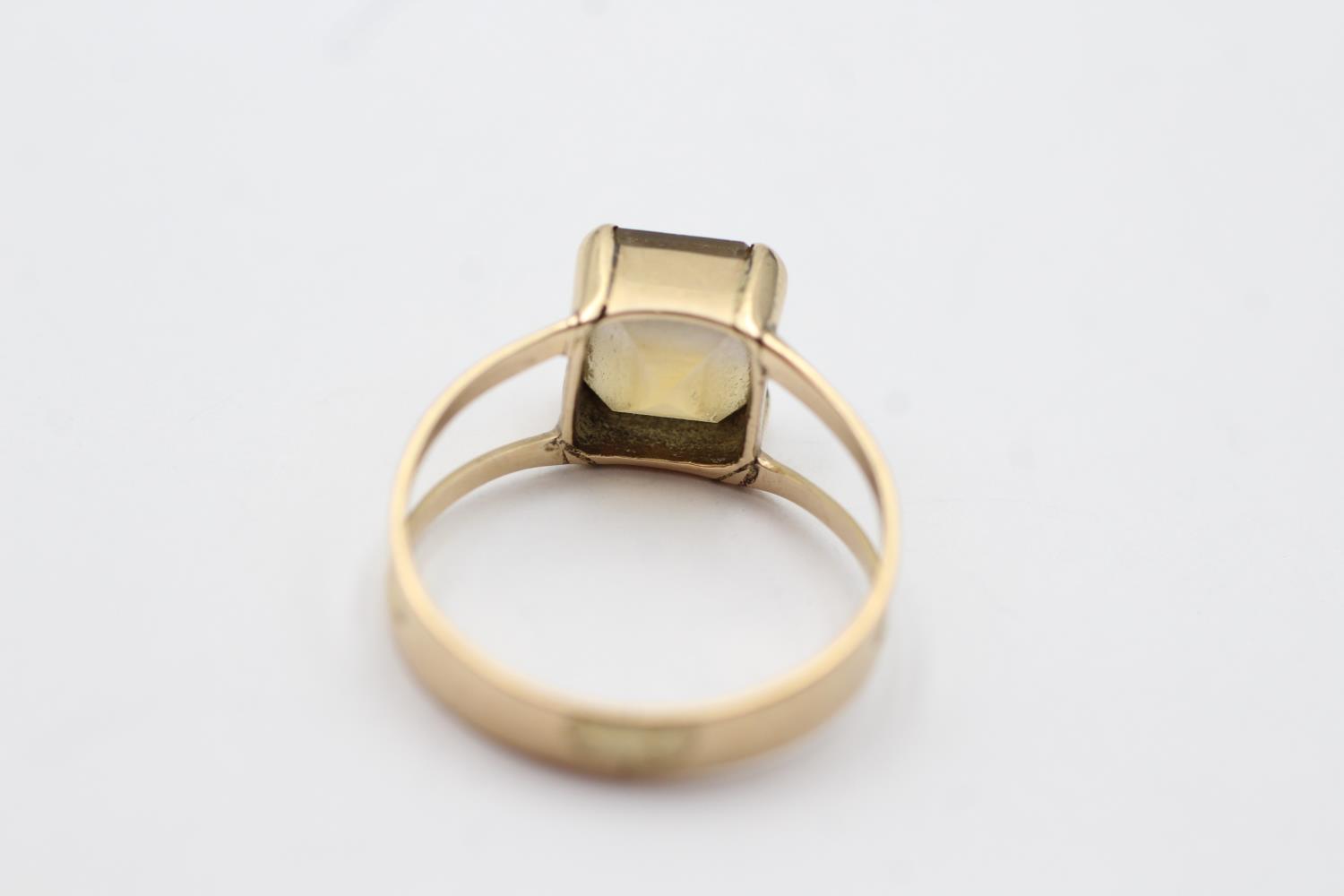 9ct gold princess cut smokey quartz solitaire ring (2.5g) size O - Image 3 of 6