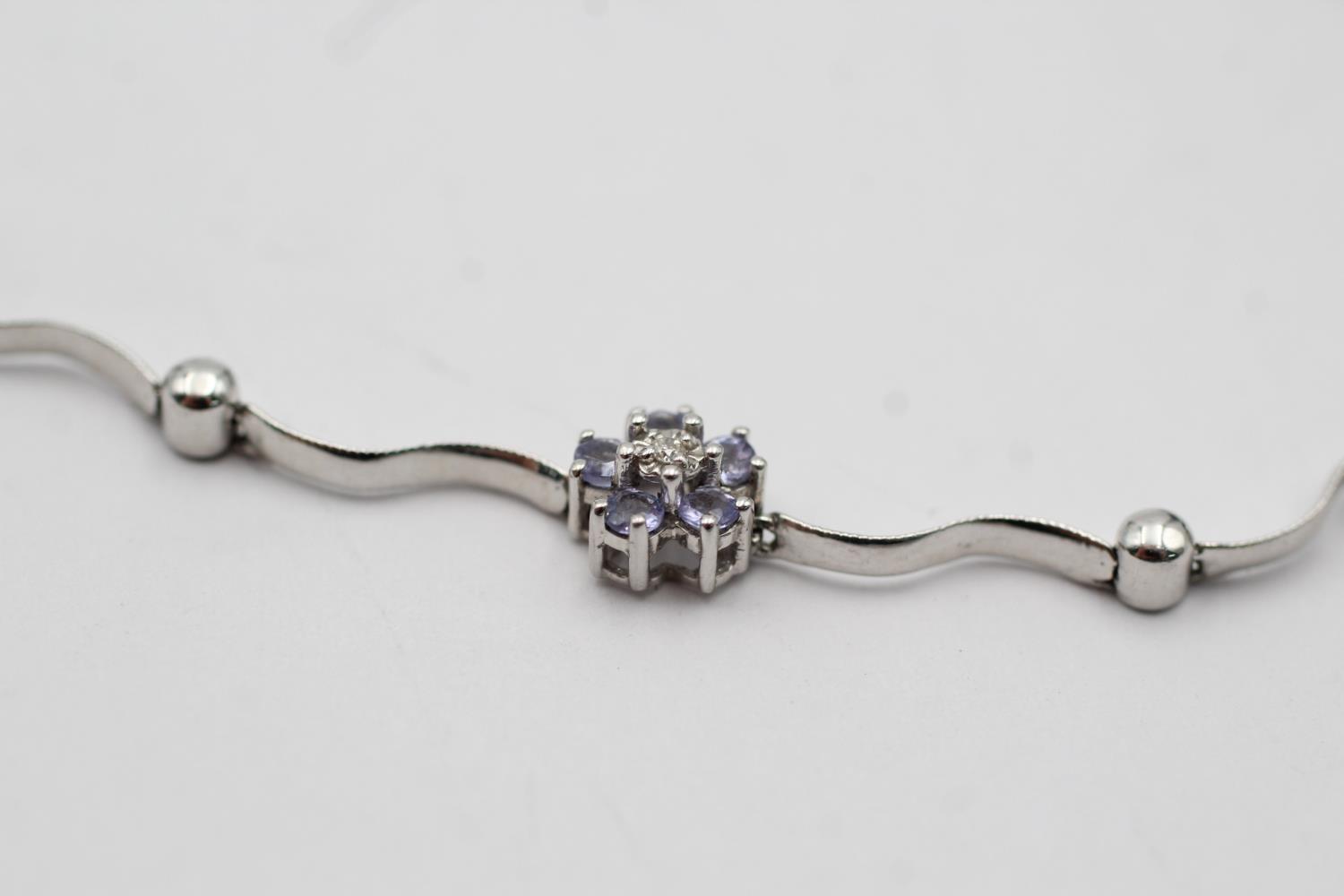14ct white gold tanzanite & diamond stylised floral bracelet (4.7g) - Image 3 of 4