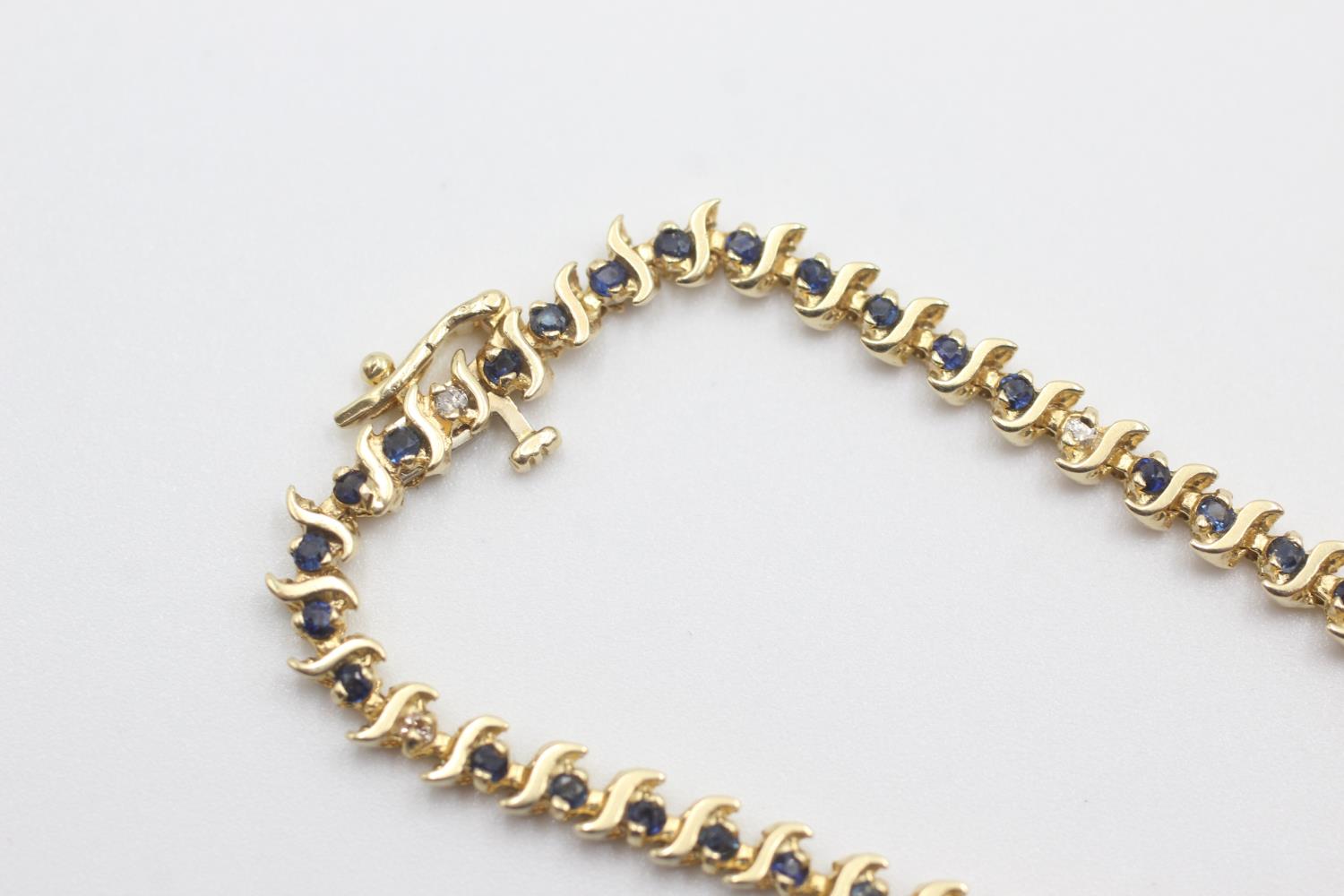 14ct gold vintage saphire & diamond stylised tennis bracelet (7.3g) - Image 4 of 4