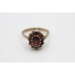 9ct gold vintage garnet halo dress ring (2.5g) size K