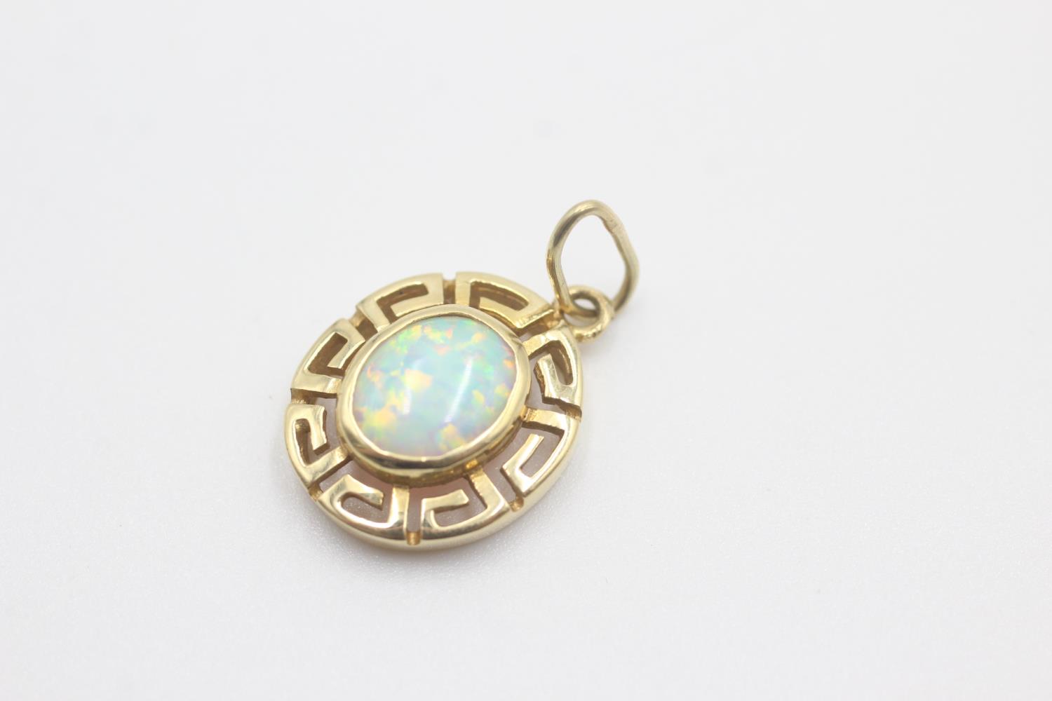 14ct gold vintage opal greek key pendant (2.8g)