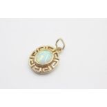 14ct gold vintage opal greek key pendant (2.8g)