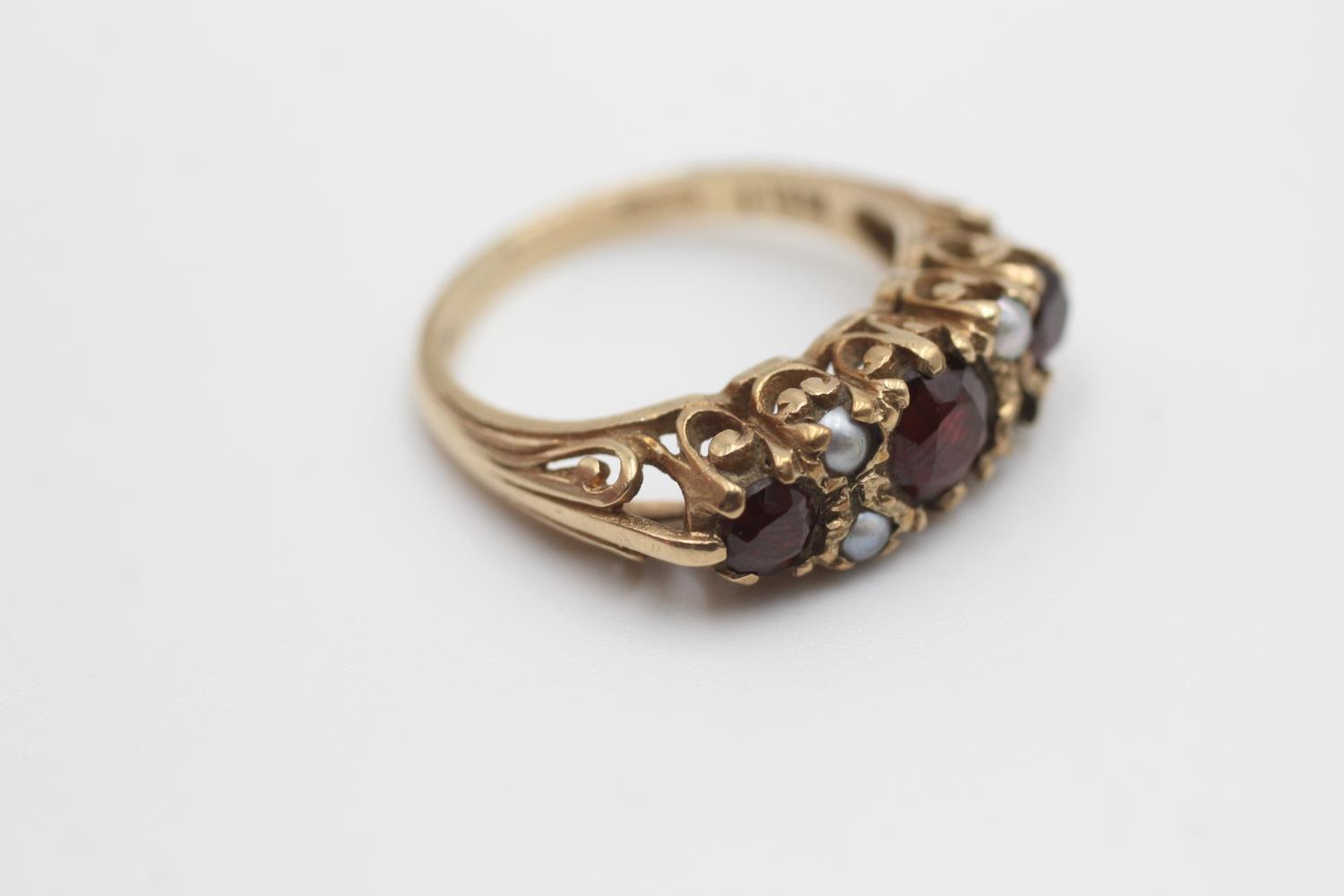 9ct gold garnet & seed pearl gypsy set ring, as seen (3.3g) Size M - Image 2 of 4