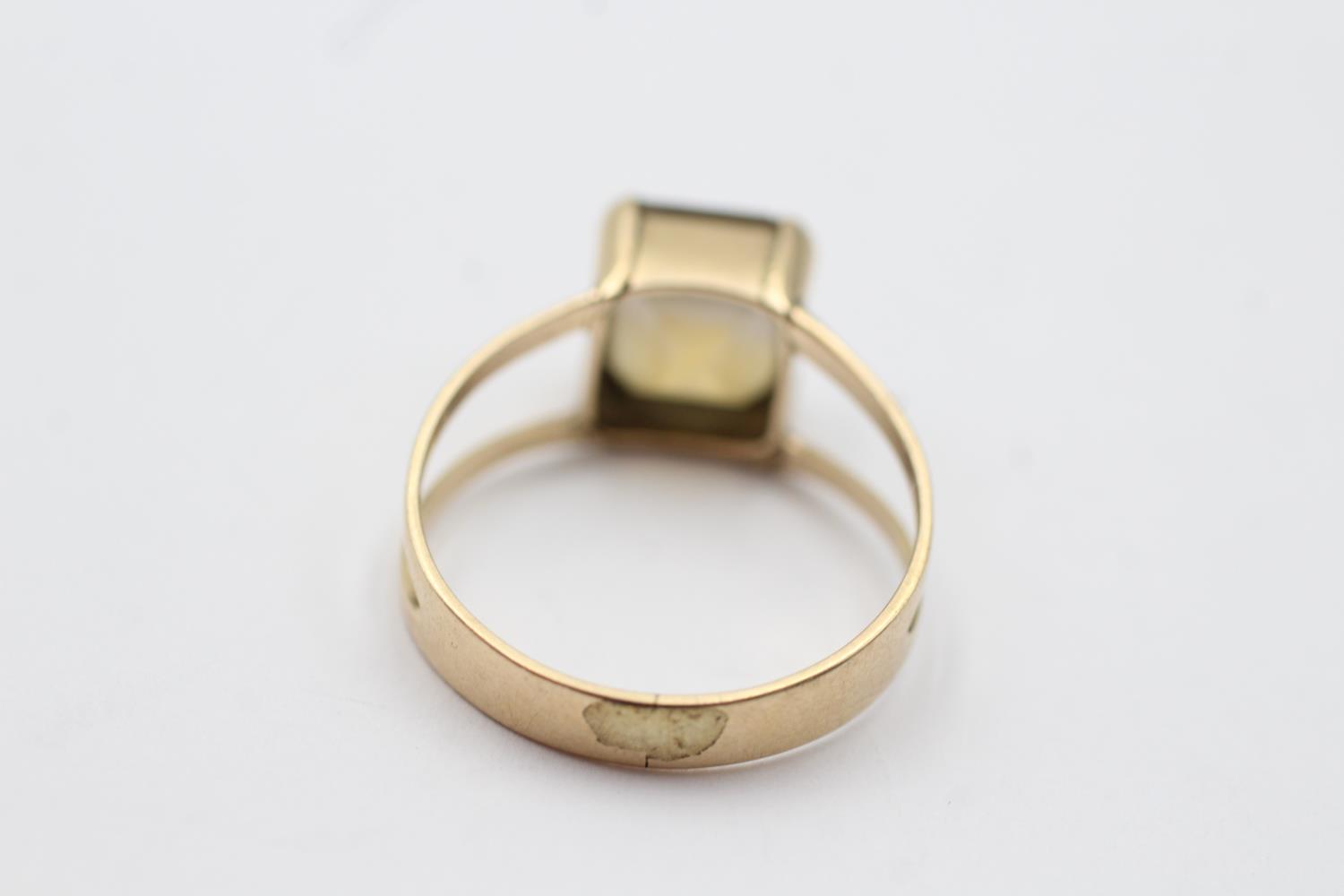 9ct gold princess cut smokey quartz solitaire ring (2.5g) size O - Image 4 of 6